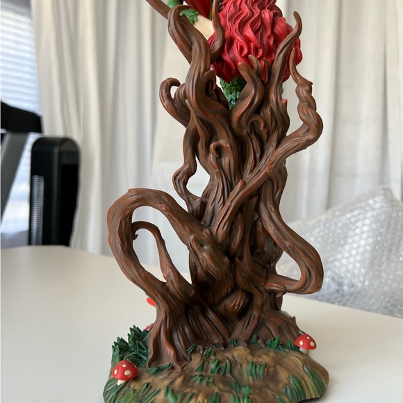 12” Poison Ivy Statue by IKON LE 200 SOLD OUT - Picture 5 of 15